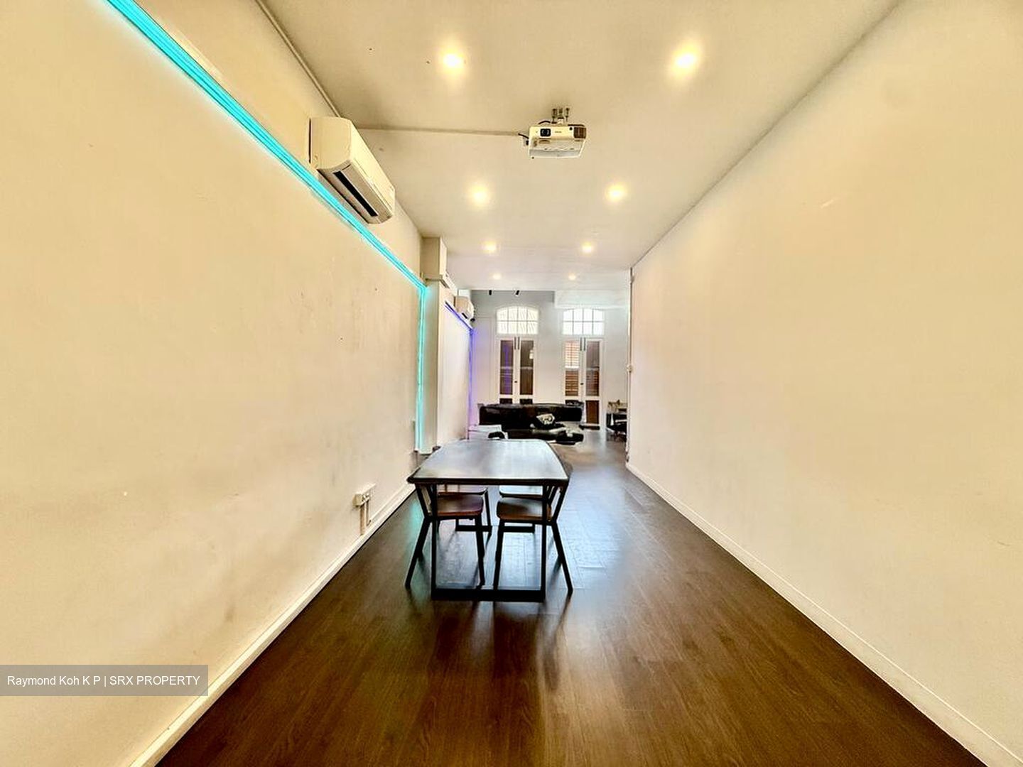 North Bridge Road (D7), Office #525693171